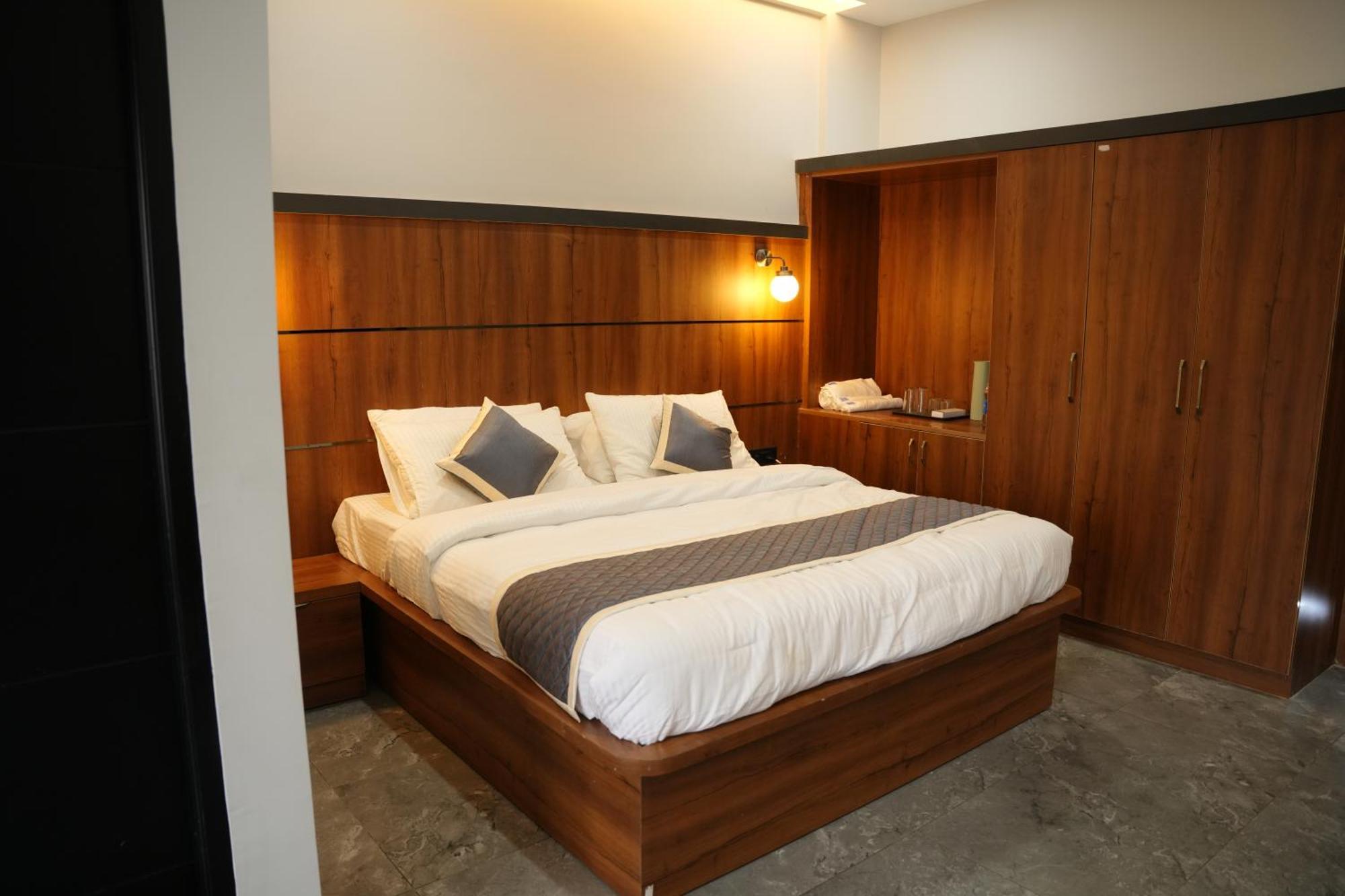 Sarvam Residency Hotell Sāgar Eksteriør bilde