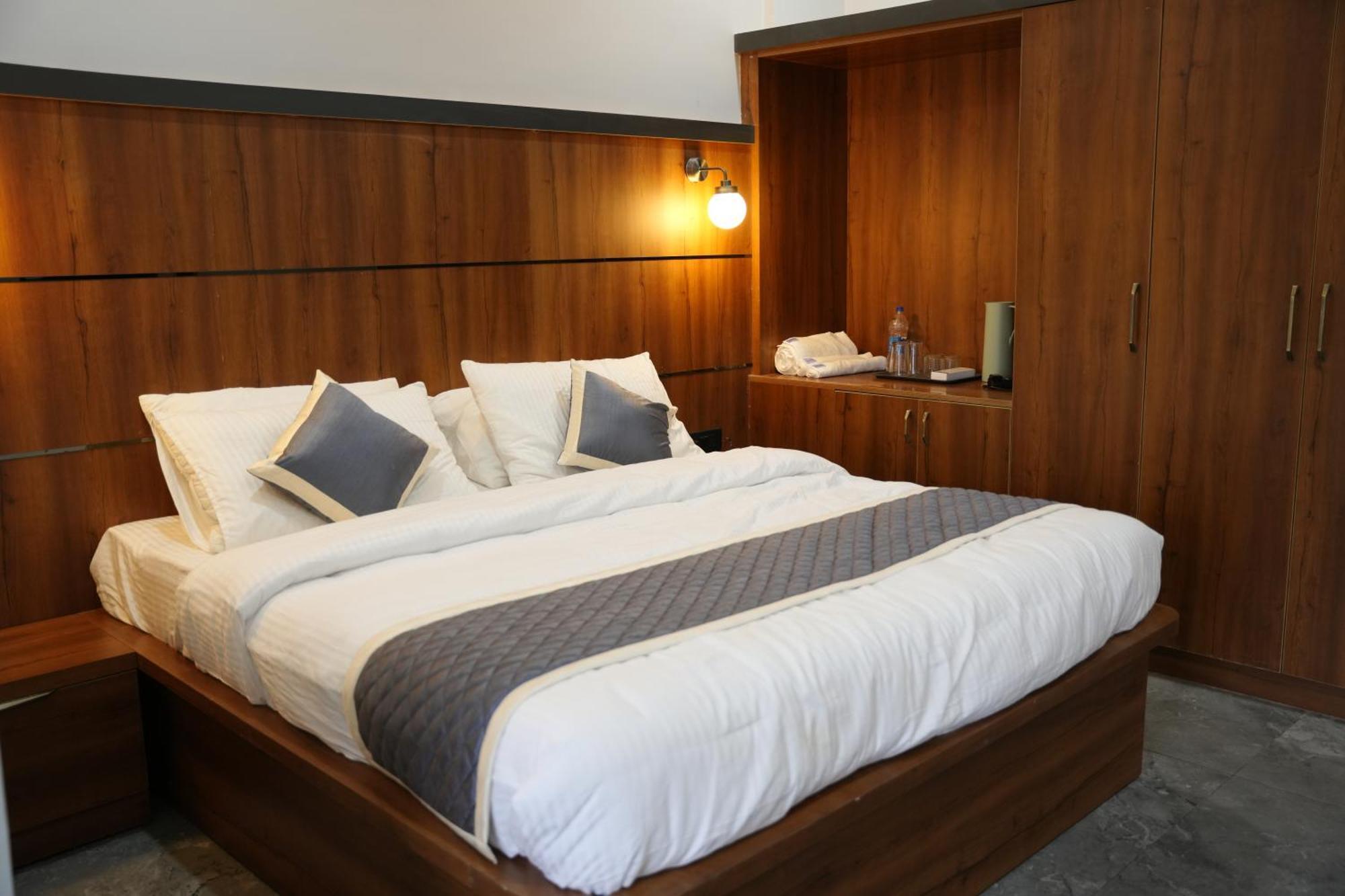 Sarvam Residency Hotell Sāgar Eksteriør bilde